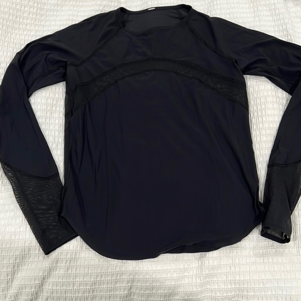 ISO- Lululemon Longsleeve w/ Mesh size 4-6